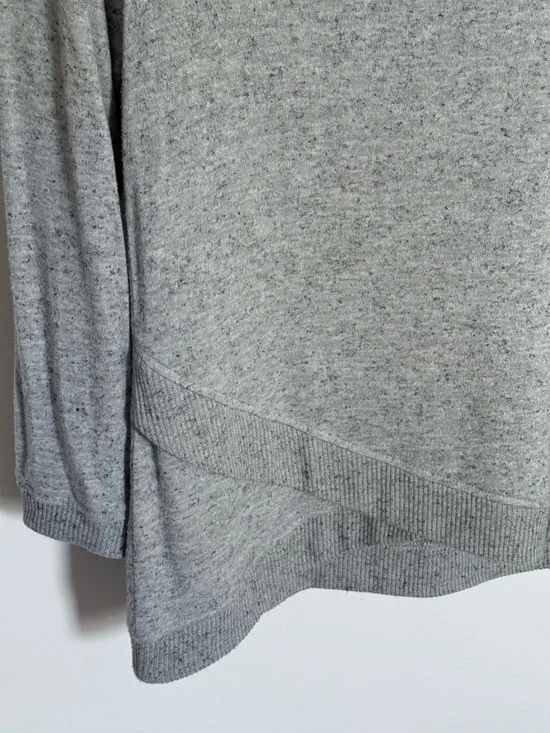 Chico’s Grey Heathered Cowl Neck Crossover Hem Long Sleeve Sweater Size 1 - Picture 4 of 12